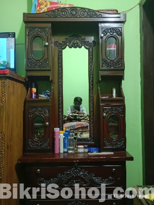 ড্রেসিং টেবিল